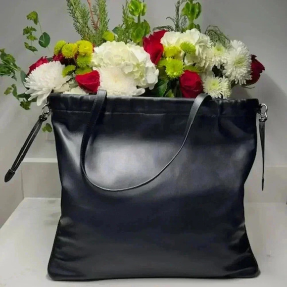 🔥🔥Christian Louboutin Mouchara Black Leather Tote Shoulder Bag BRAND NEW! - Picture 2 of 16